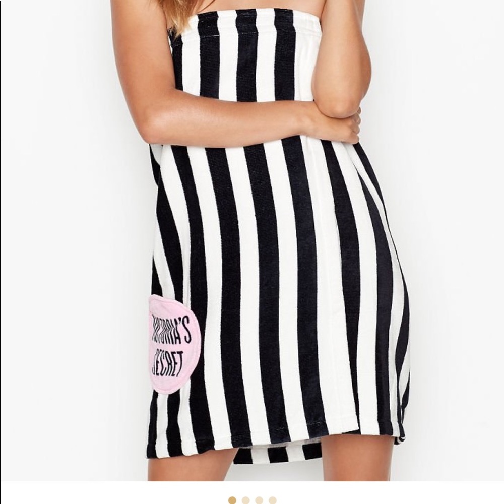 Victoria’s Secret  stripe wrap towel 🛀